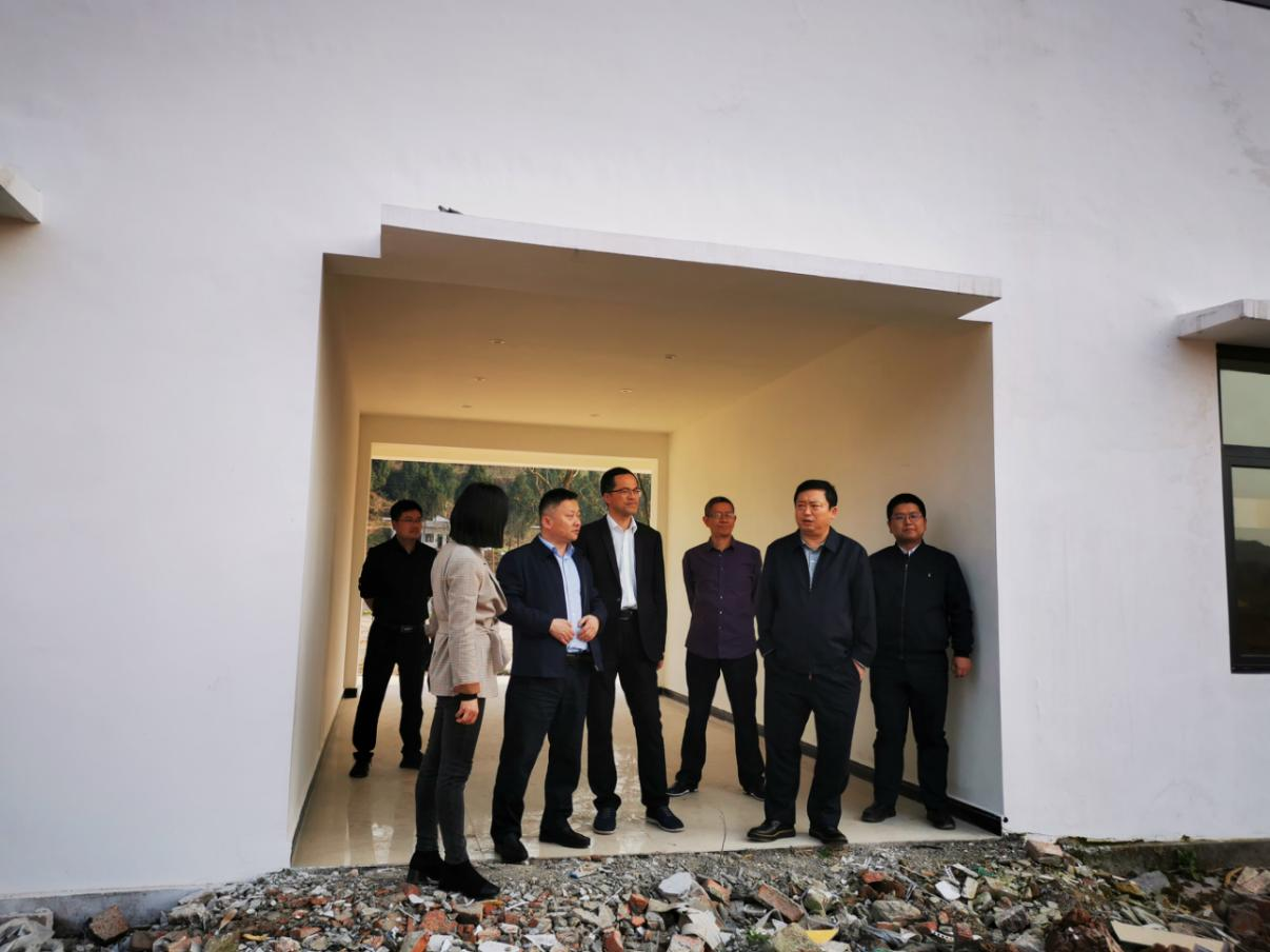 尊龙凯时集团党委副书记、董事陈日到邓家沟村开展帮扶工作